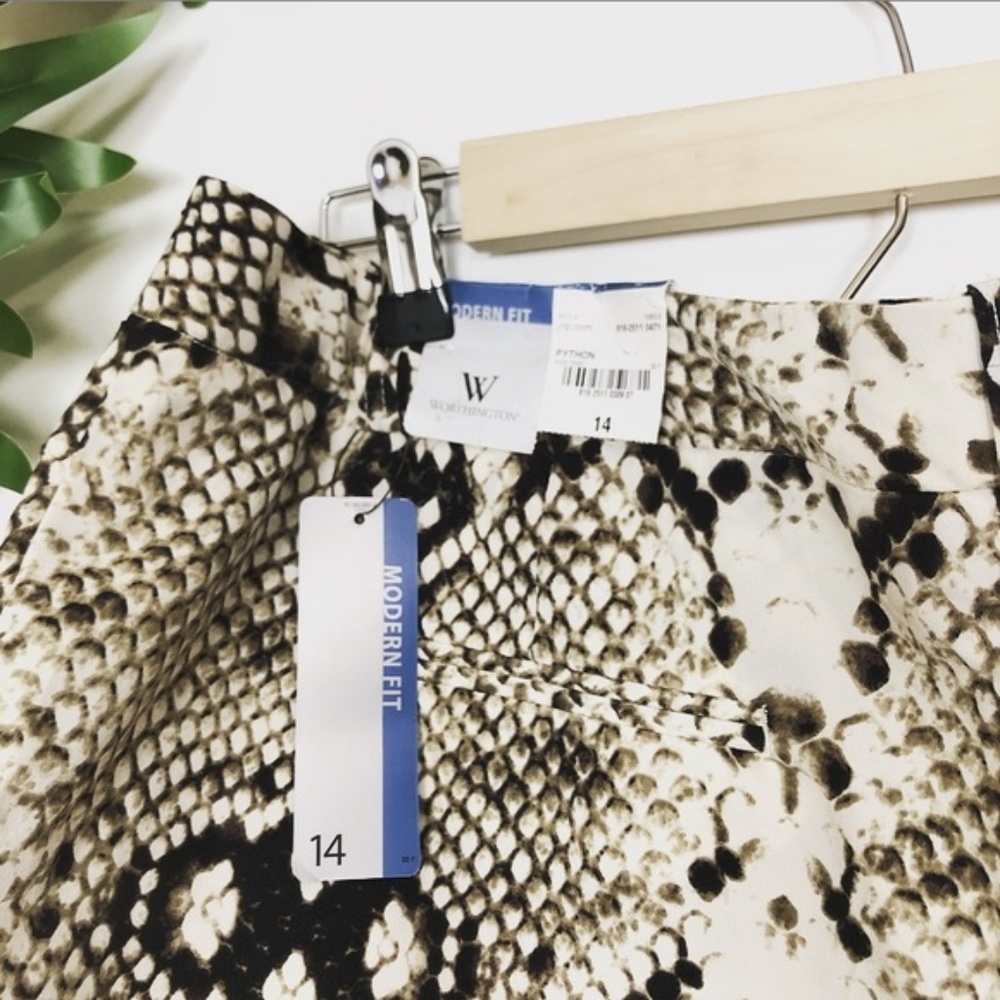 JCPenney Worthington NWT Snakeskin Print Shorts 14 - Picture 3 of 5